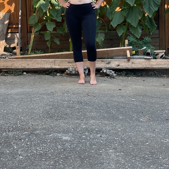 Black Capri Leggings - Picture 2 of 7